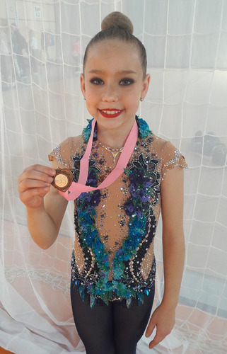 Anna Kofroňová získala na MČR v moderní gymnastice bronzovou medaili za cvičení s míčem.