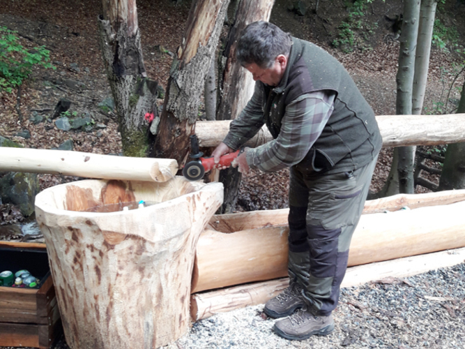 Obnova veškerých dřevěných prvků je v rukou Václava Pavlíčka.